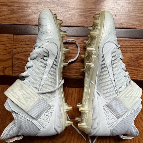 Nike Alpha molded cleats - Picture 1 of 6